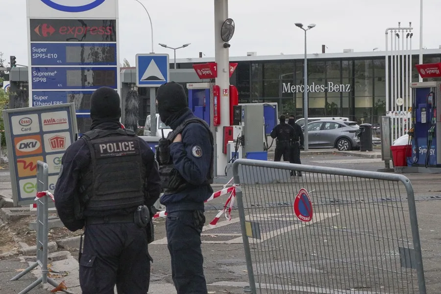 Suspenden por motivos psiquiátricos la detención del autor del tiroteo cerca de París