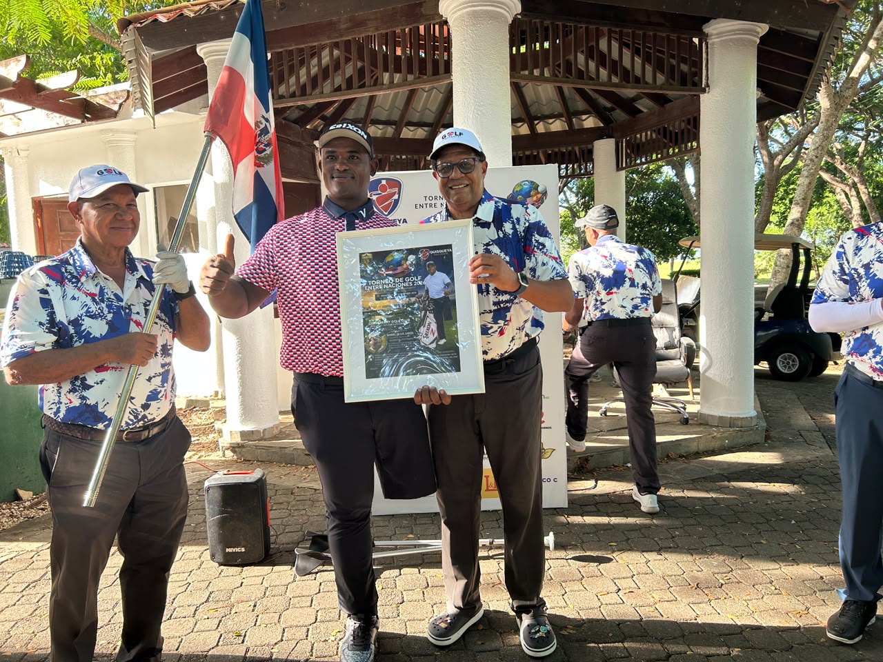 Golfistas de 15 países se unen al homenaje a Manuel De Los Santos durante Torneo entre Naciones (1)