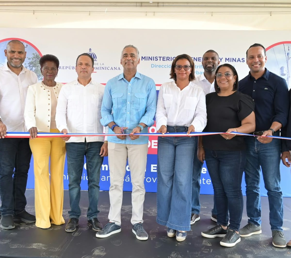 Ministerio de Energía y Minas inaugura extensión de redes eléctricas en El Mogote, Yamasá