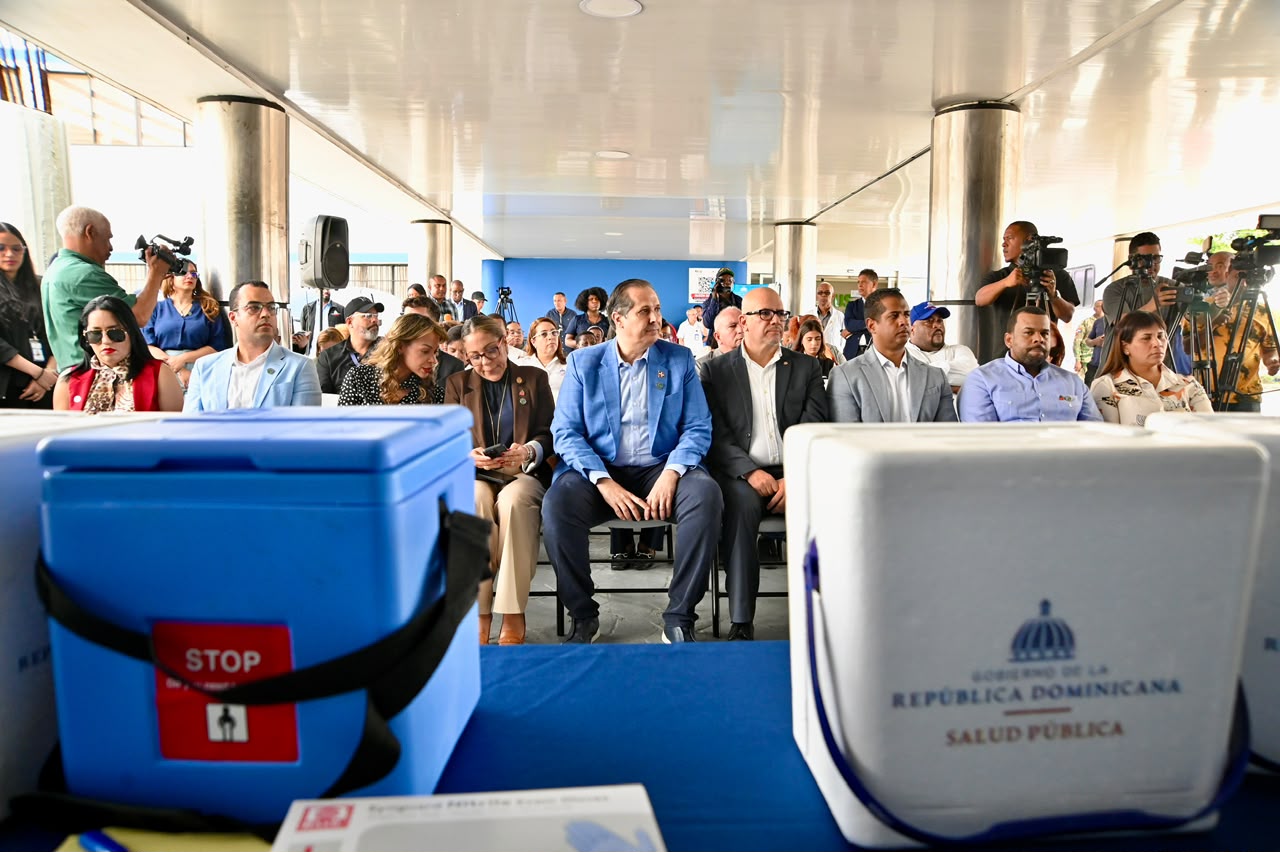 Personalidades durante lanzamiento de jornada antirrábia (Foto Félix Lara El Nuevo Diario) (2)