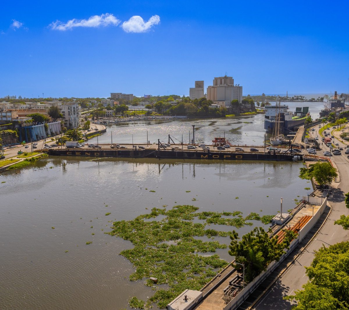 MOPC cerrará provisionalmente el puente flotante este sábado por paso de embarcación