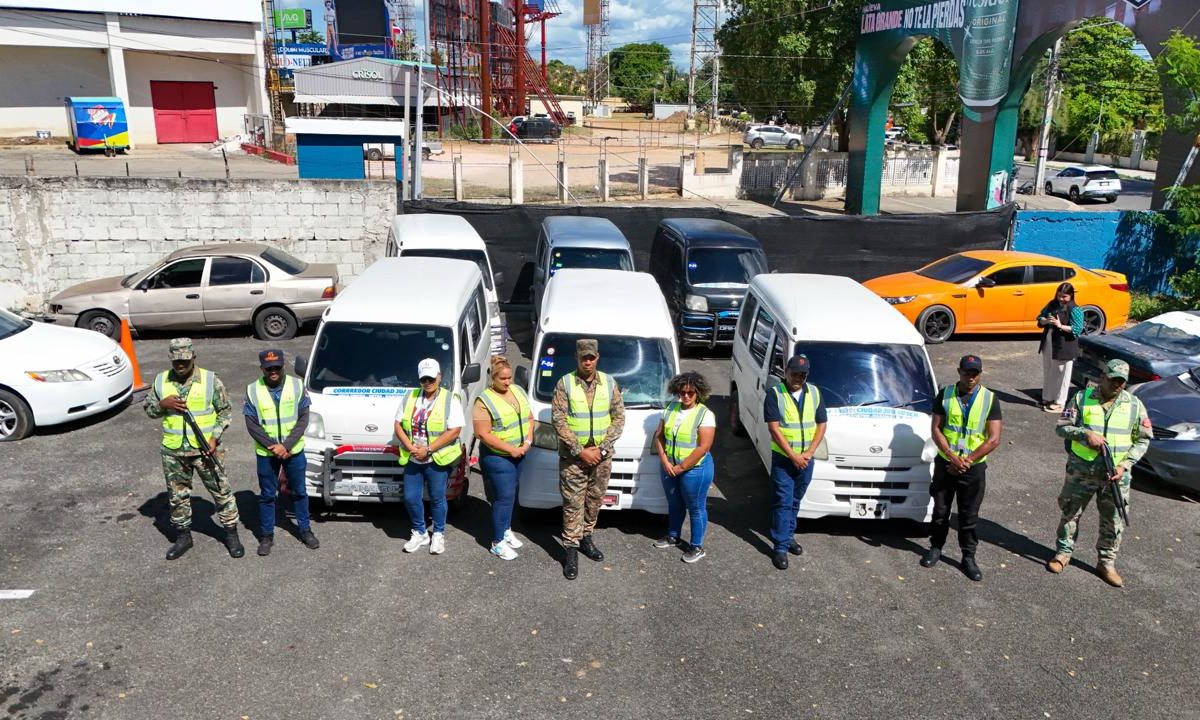 Intrant retiene seis vehículos por irregularidades en servicios de transporte en Ciudad Juan Bosch