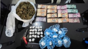 PN apresa a dos hombres por presunta posesión de drogas en Santiago