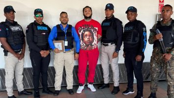 PN recibe deportado desde Jamaica señalado como principal sospechoso de muerte de recolector de basura en Santiago
