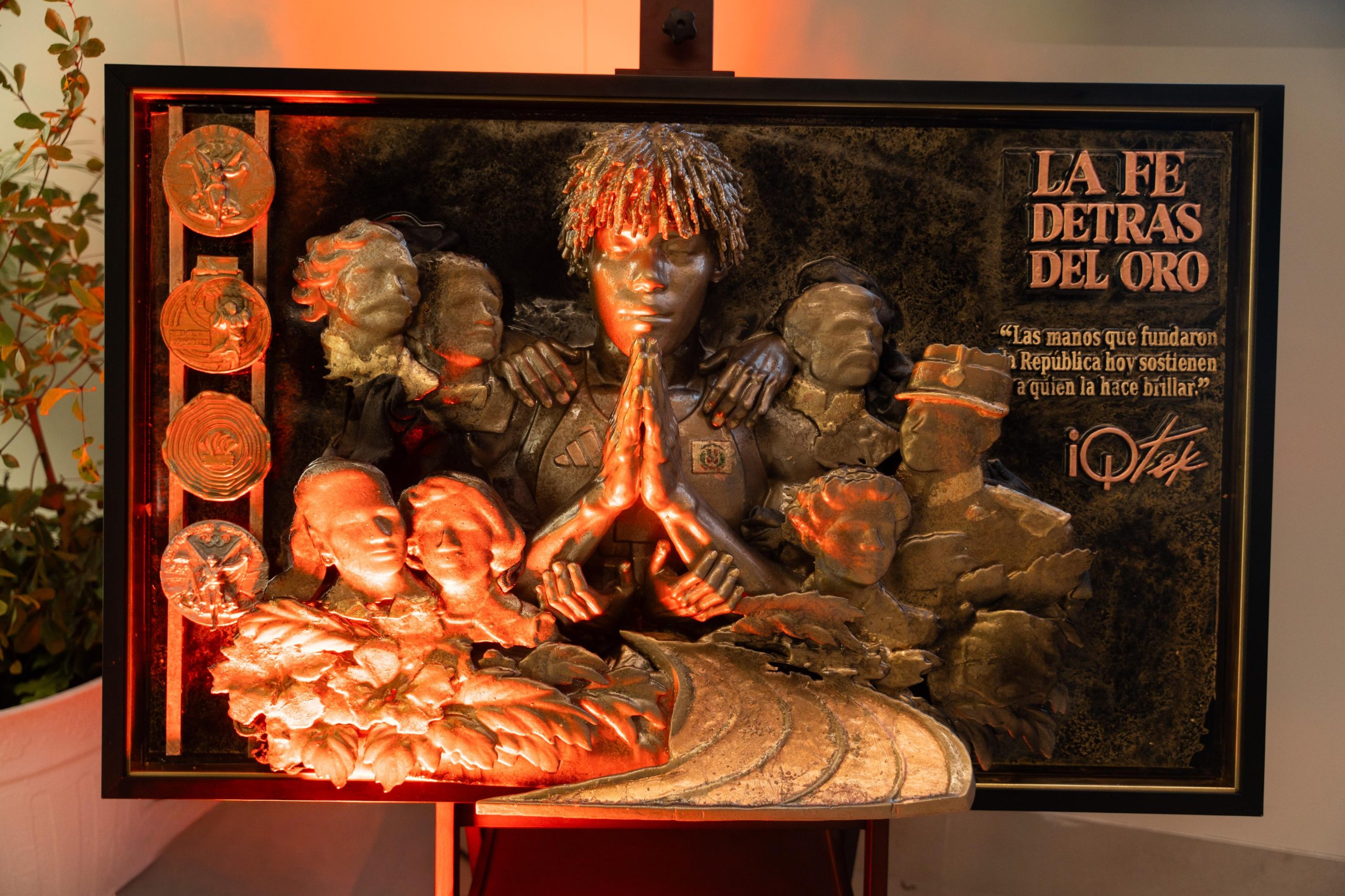 iQtek rinde homenaje a Marileidy Paulino con obra artística que celebra sus victorias y el orgullo dominicano (2)